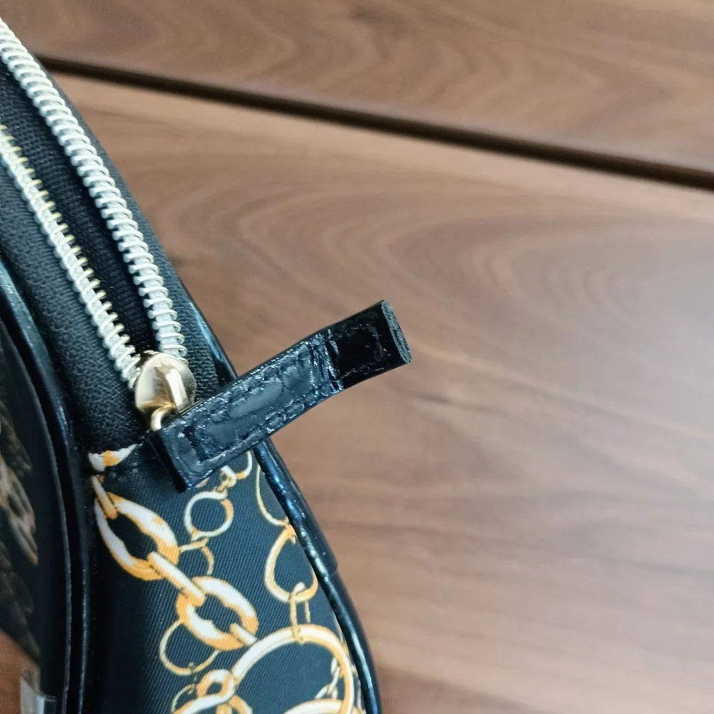 Black and Gold Chain Pattern Cosmetic Bag - Picture 3 of 4